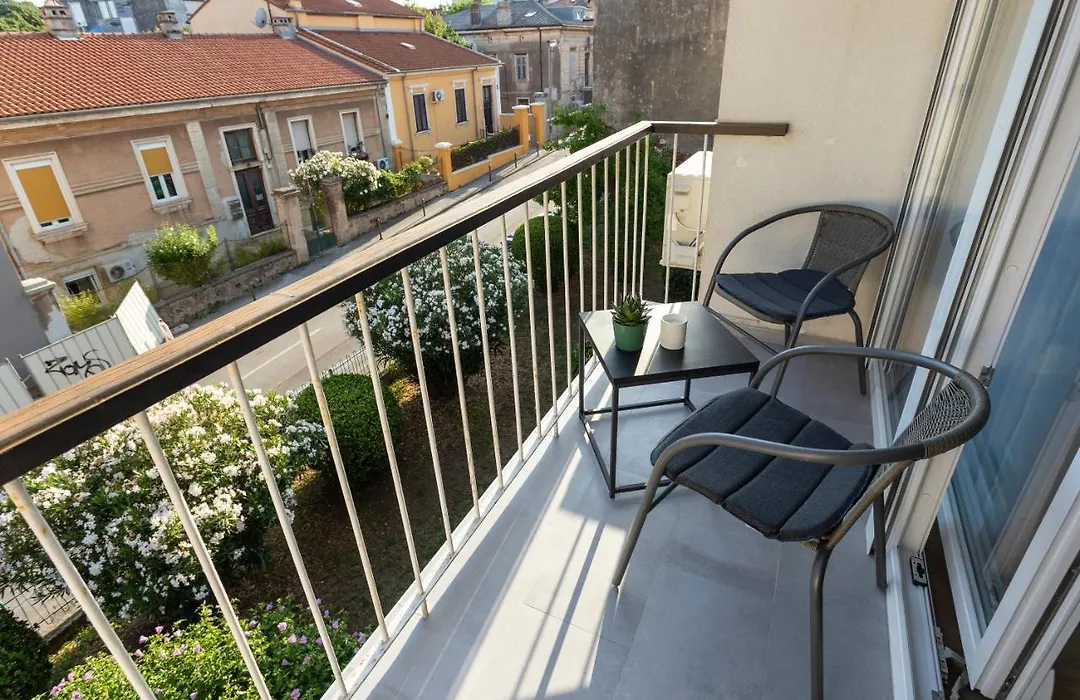 Apartman Izis Centar Pule-1