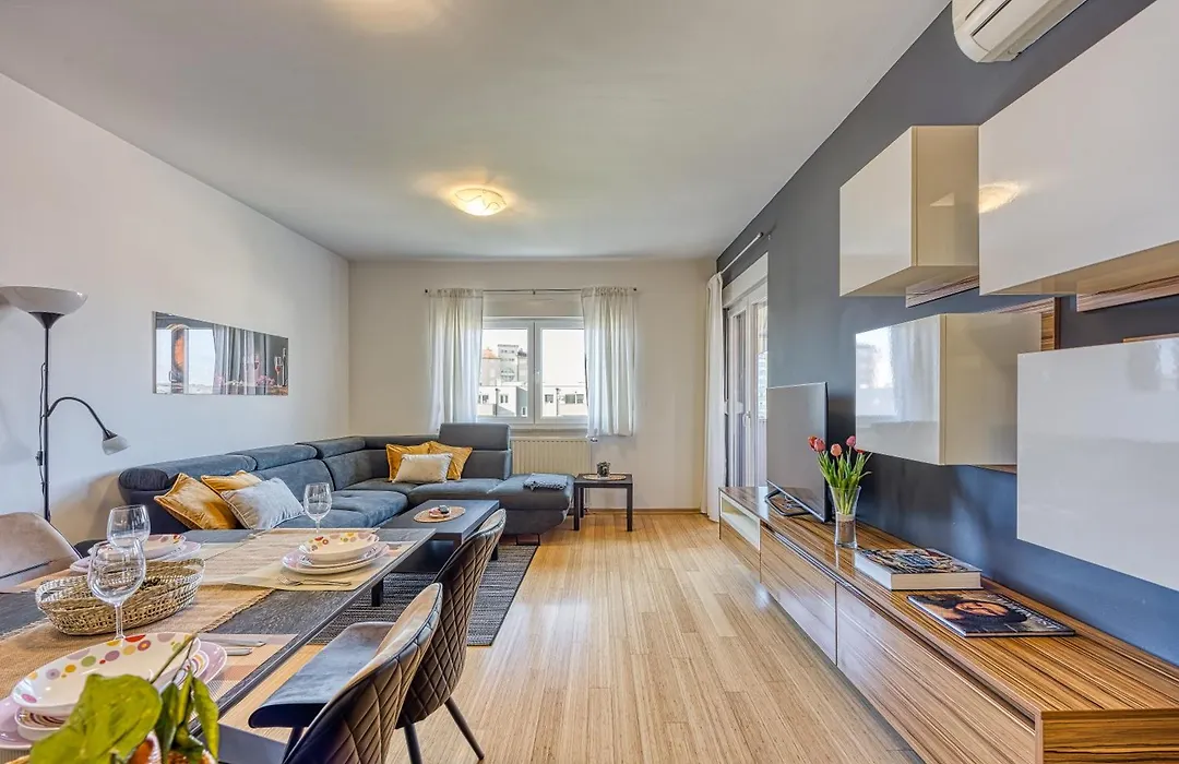 Apartment Dea - Three Bedroom Apartment-1
