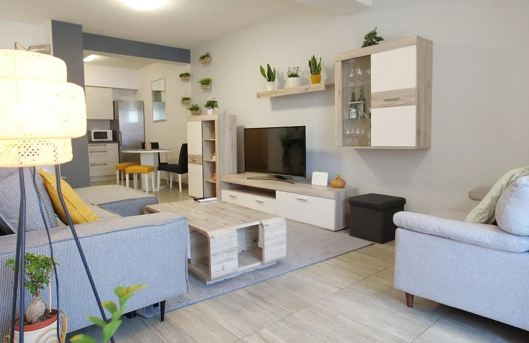 Apartment With 3 Bedrooms And Free Private Parking Pula-1