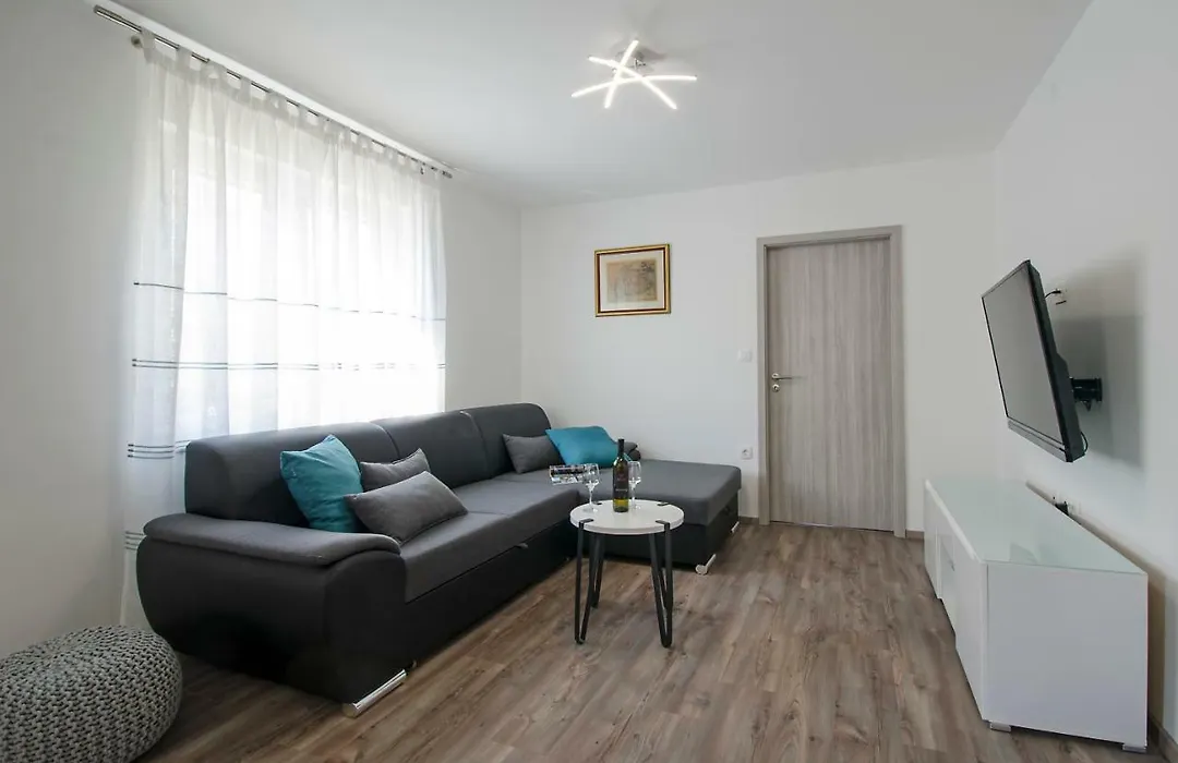 Apartment Pula R&D-1