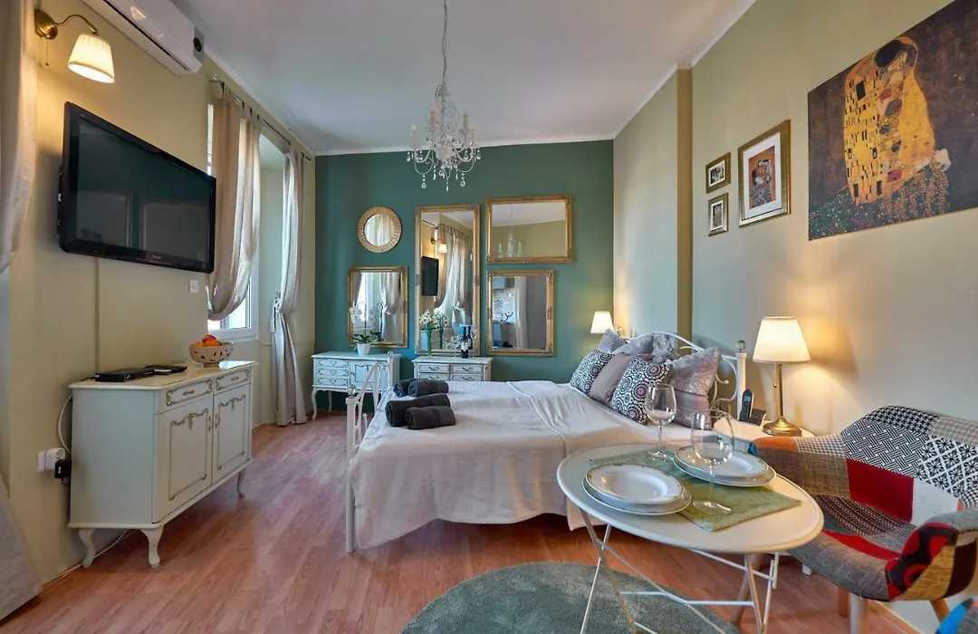 Old City Romantic Studio With Free Private Parking-1