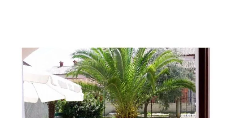 Leone Apartments With Free Parking-1