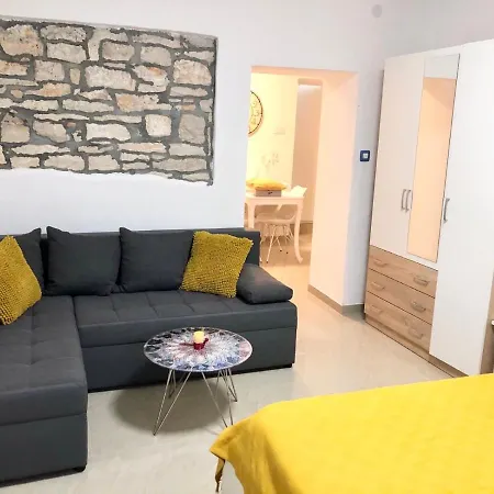 Apartments Eni & Dani-3