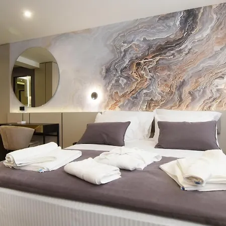 Grandeur Apartments-3