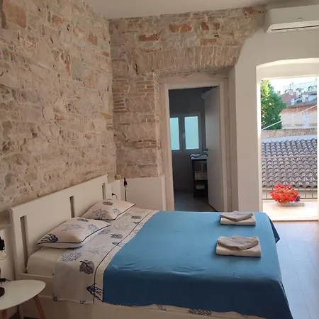 Central Studio Apartment-2