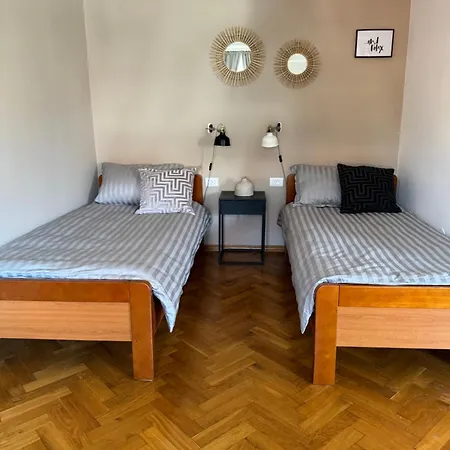 Leone Apartments With Free Parking-2