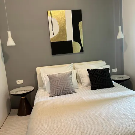 Leone Apartments With Free Parking-3