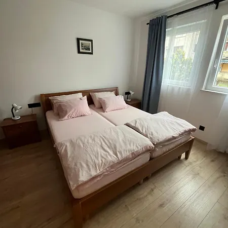 Cute Apartment Marla Art Close To Center-3