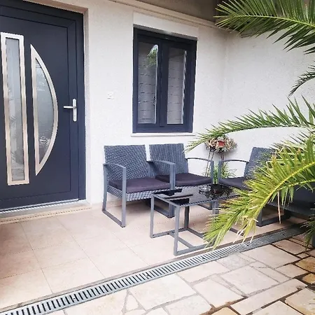 Apartment Nena Near The City Center With Free Parking-2