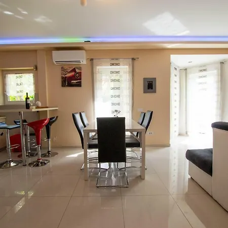 Jela Apartment 7-2