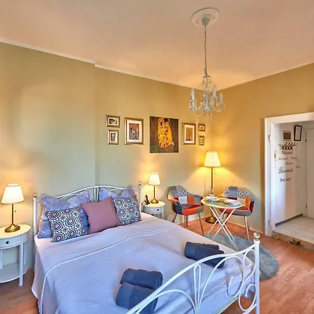 Old City Romantic Studio With Free Private Parking-2
