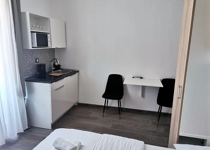 Elin'S Rooms In Center Pula