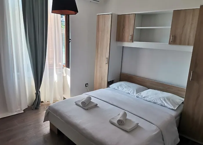 Elin'S Rooms In Center Pula
