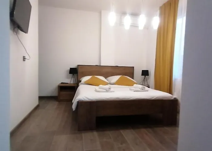 Elin'S Rooms In Center Pula