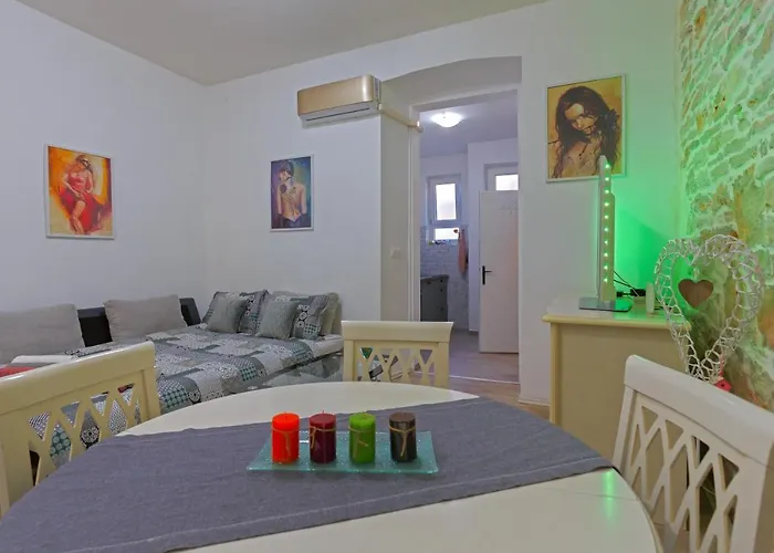 Rich Apartment Pula