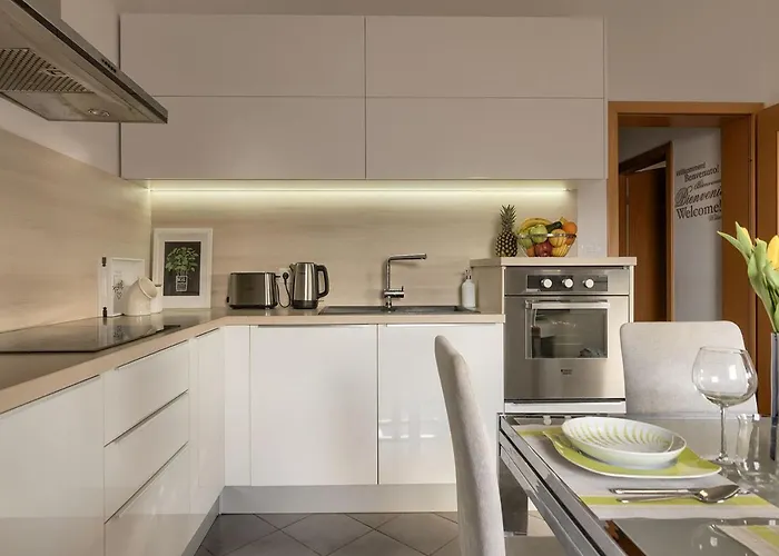 Apartment Leki - Newly Renovated, Modern City Spot Pula