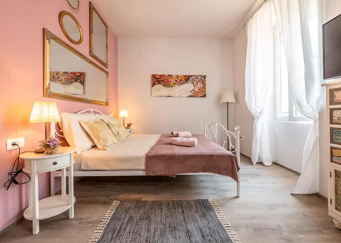 Old City Romantic Studios 4 With Free Private Parking Pula