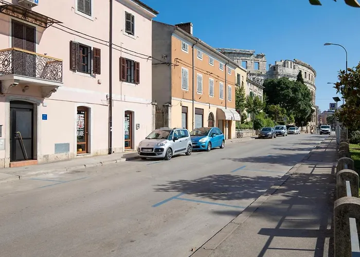Twins Amphitheatre Apartments Pula