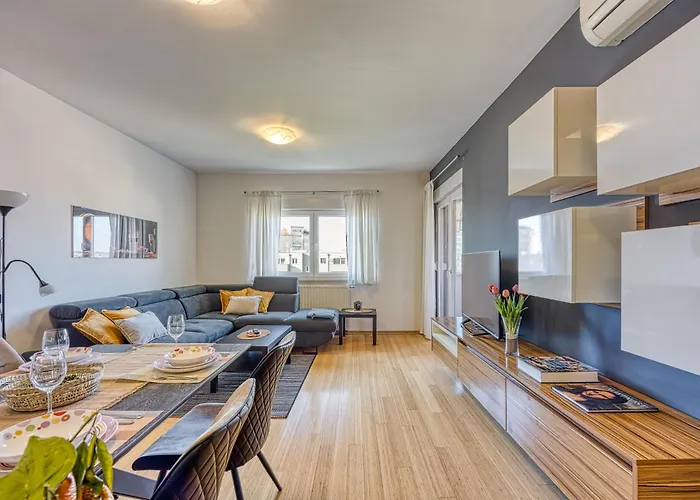 Apartment Dea - Three Bedroom Apartment Pula