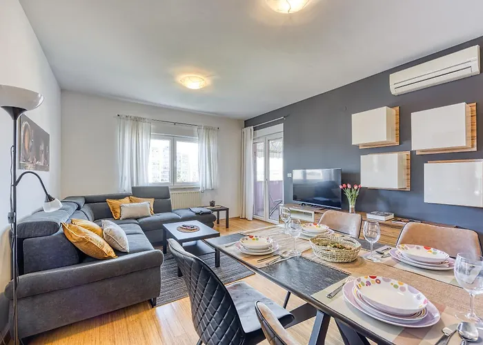 Apartment Dea - Three Bedroom Apartment Pula
