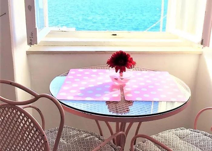 Main Square Apartments With Sea View Pula