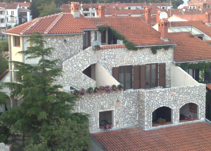 Collins Apartments With Free Public Parking Pula