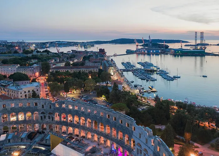 Lux Maximus Pula