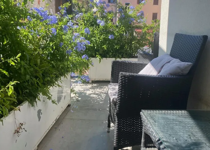 Appartment In Center With Parking Pula