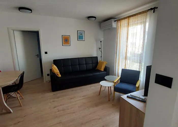 Cute Apartment Marla Art Close To Center Pula