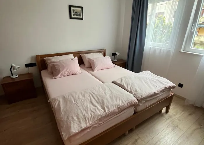 Cute Apartment Marla Art Close To Center Pula