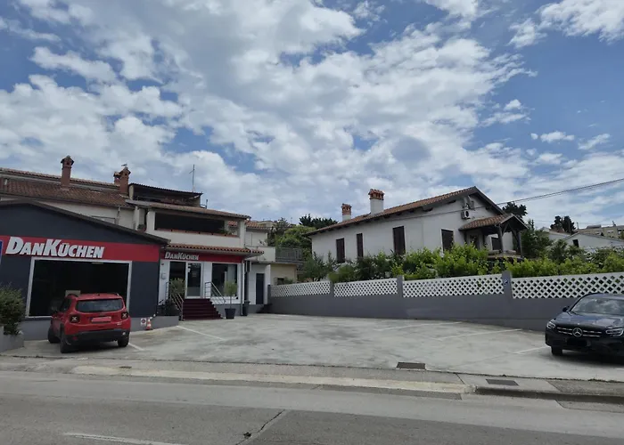 Apartments Tena With Private Parking Pula