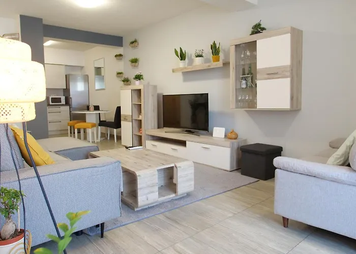 Apartment With 3 Bedrooms And Free Private Parking Pula