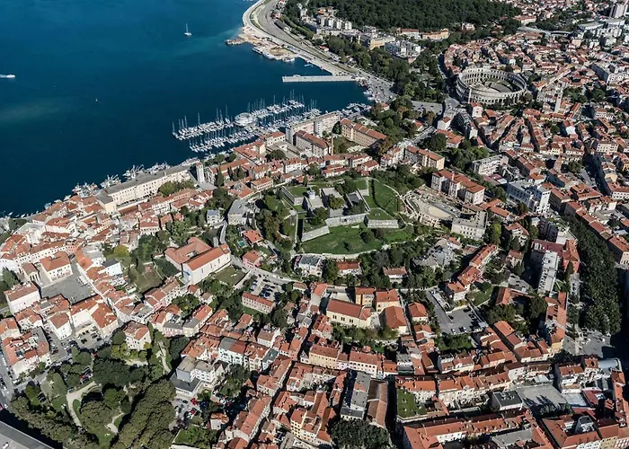 Old City Romantic Studio With Free Private Parking Pula