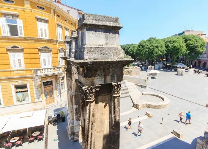 Appartment In Center With Parking Pula